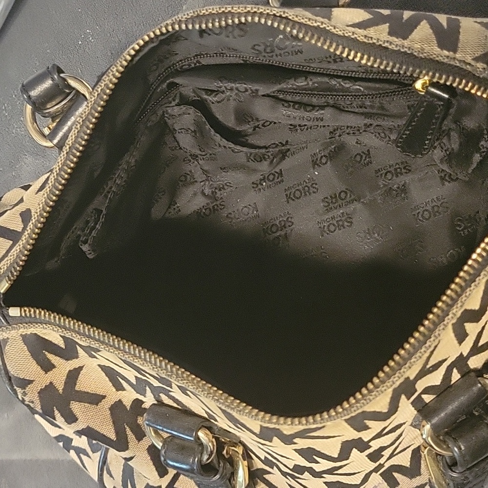 Micheal Kors bag ( used ) - Picture 2 of 3